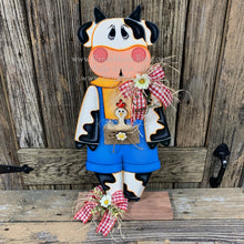 Load image into Gallery viewer, Farmhouse centerpiece, Cow decoration, Primitive Wooden Cow shelf sitter, Country style cow decoration, Bovine decor, Chicken decoration
